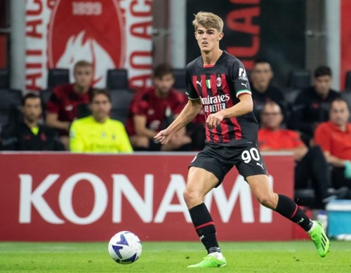 黄潜2-1逆转西班牙人，阿约塞-佩雷斯双响，巴埃纳两助攻